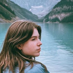 Meet your Posher, Élisa rose